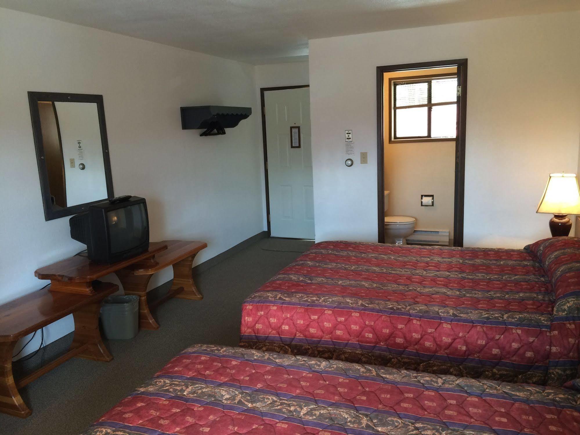 Alpen Motel Radium Hot Springs Zewnętrze zdjęcie