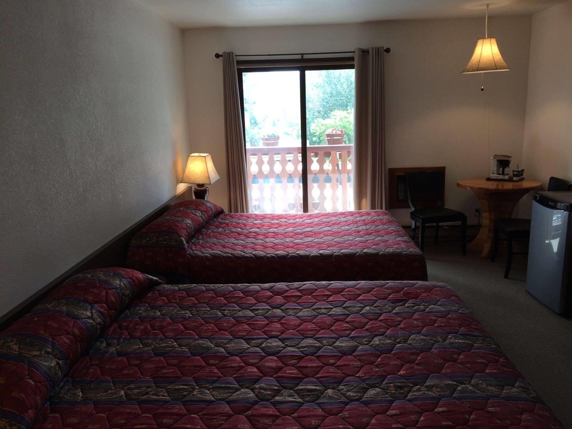 Alpen Motel Radium Hot Springs Zewnętrze zdjęcie