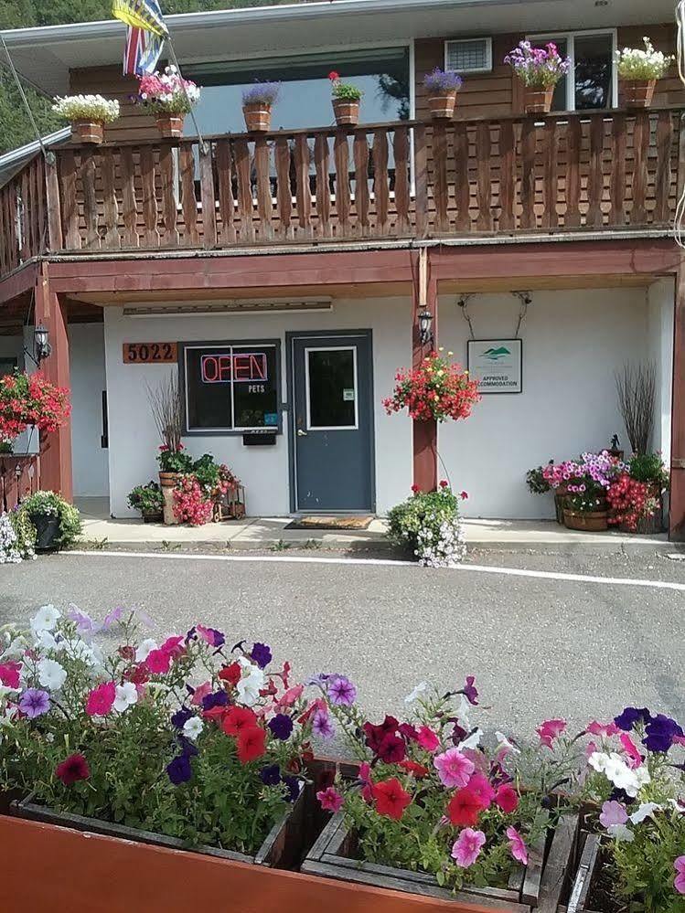 Alpen Motel Radium Hot Springs Zewnętrze zdjęcie